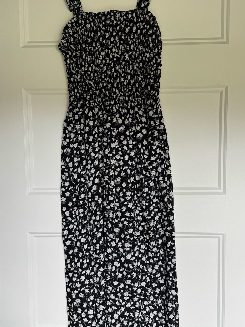 Abercrombie & Fitch Black and White Floral Smocked Midi Dress